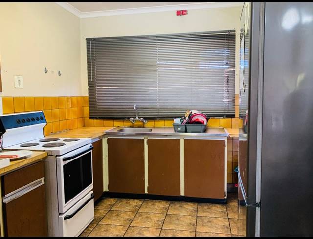 2 BEDROOM FLAT FOR SALE IN VEREENIGING CENTRAL